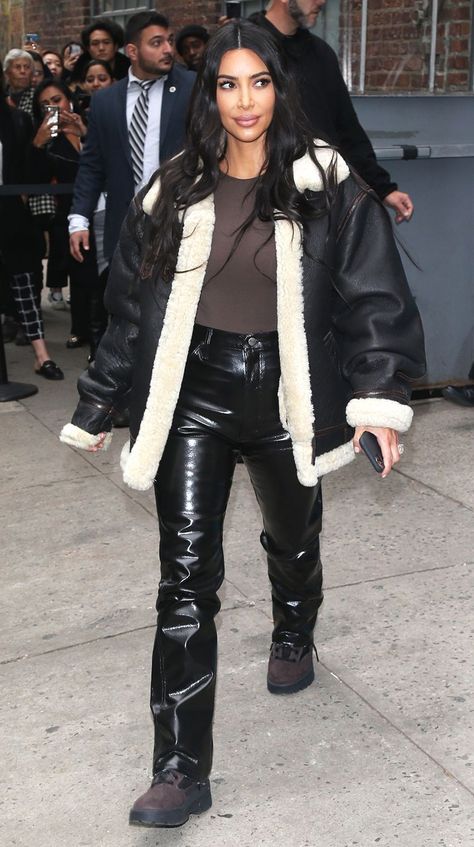 10 Celebrity-Approved Ways to Style the Most Important Winter Basics Kim K Winter Outfits, Kardashian Winter Style, Celebrity Winter Outfits, Art Style Y2k, Winter Season Outfits, Y2k Username Ideas, Y2k Usernames, Aesthetic Wallpaper Y2k, Y2k Art Style