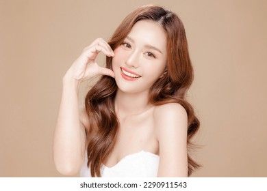 Vietnamese Girl, Skin Model, Simple Makeup Looks, Beautiful Eye Makeup, Stunning Eyes, Perfect Skin, Long Curly Hair, Korean Makeup, Korean Beauty