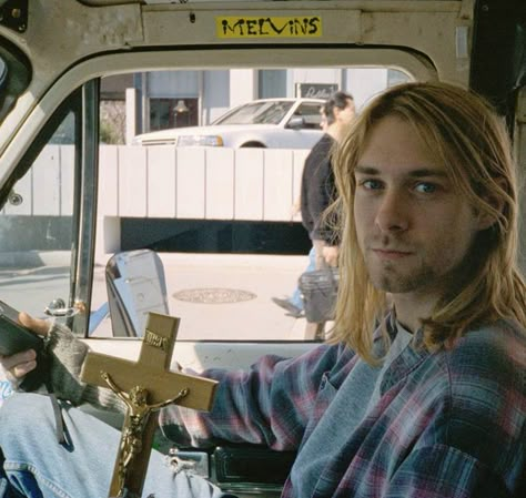 In one of the band’s first interviews, we find a drug-free Cobain and a familiar rock & roll attitude Curco Vein, Where Did You Sleep Last Night, Taustakuva Iphone Disney, Kurt Cobain Photos, Donald Cobain, Kaptan Jack Sparrow, Krist Novoselić, Nirvana Kurt Cobain, Nirvana Kurt