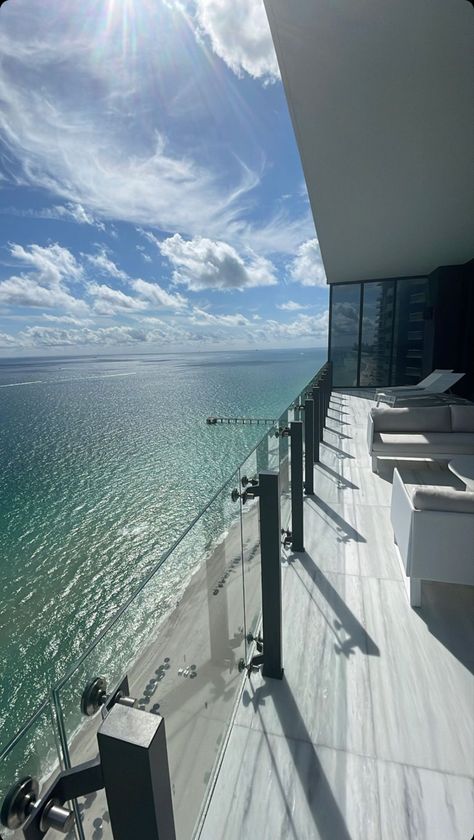 Miami Apartment, Cities To Visit, Dream Beach Houses, Financially Free, Apartment Aesthetic, Dream Beach, Luxury Lifestyle Dreams, Dream Apartment, Dream Lifestyle