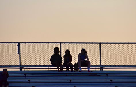 American Highschool, Aesthetic Highschool, Teenage Life, American High School, Nostalgia Aesthetic, Sunset Vibes, Sunset Silhouette, Mazzy Star, High School Life