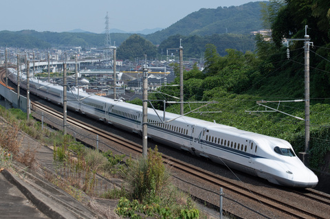 両数や編成長……日本で一番長い列車は？