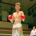 比連崎がプロ13戦目で初TKO勝ち