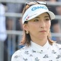 人気女子ゴルファー脇元華「ハワイ最高でした」松田鈴英とのビーチショットに「美女コンビ」「２人とも可愛すぎ」