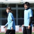 パンサー尾形　遠藤保仁のラフプレーで転倒もイエローカードもらう「俺？」→直後に本田圭佑にも倒されサンドバッグに