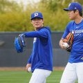 大谷翔平に“侵入”する由伸に日本人爆笑　また見つけた癖「使ってる！」