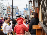 商売繁盛を願って（東山区・法住寺節分祭）