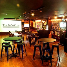 The 50/50 Club フィフティフィフティクラブ Sports Bar ＆ Restaurantの特集写真