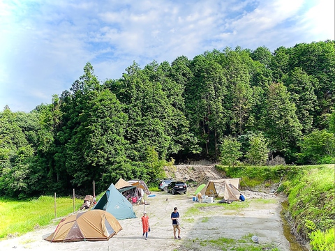 敷地面積4000坪のワイルドな森でBBQ