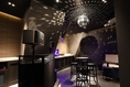 【VIP area】DJ ROOM大。5～12名でご利用いただけるDJブース付カラオケVIPルームです。バースデーや記念日利用でDJ機材と最新のカラオケ設備を使い素敵な空間を演出します♪