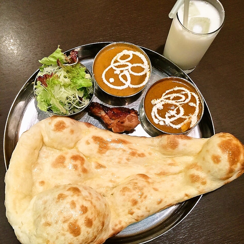 ボリューム満点Bランチ!!2種類のカレーを食べ比べ!!チキンと選べるドリンク付き☆