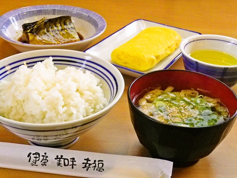 セルフサービスの和食店。心も体もホッとできる、懐かしくてあたたかい食事が自慢。