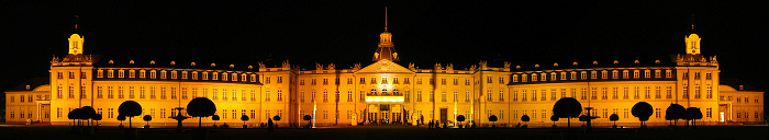 Schloss Pano Nacht.JPG