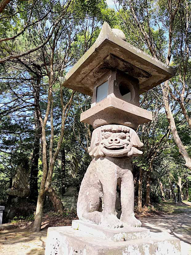 〈すずめ草〉の近くにある伊美別宮（いみべつぐう）社