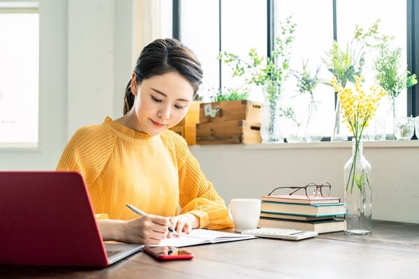 お金の勉強で学ぶ内容は？学習方法やメリットをご紹介