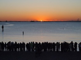 城南島海浜公園つばさ浜の初日の出