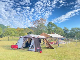 そらのほとりは山に囲まれた安らぎの空間