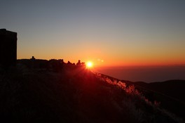 ロープウエイ山頂から初日の出を拝む