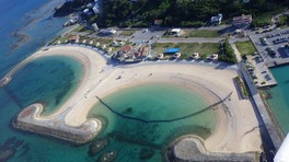 海水の透明度が高い美しいビーチ