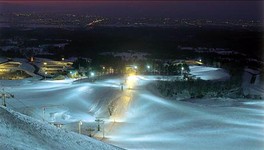 頂上付近から眺める青森市街の夜景が美しい