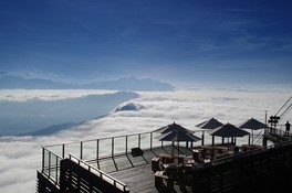 北志賀高原にそびえるウッドテラスからの絶景