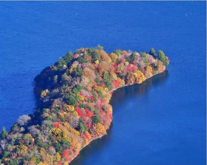 初心者にもおすすめ！絶景の紅葉が楽しめる登山、栃木・半月山【見頃｜10月中旬〜10月下旬】