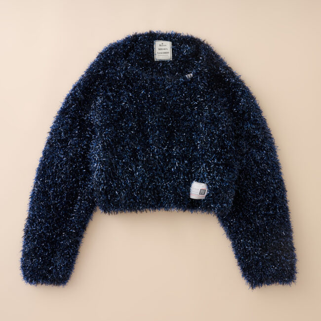 ニット￥82,500／Maison MIHARA YASUHIRO（メゾン ミハラヤスヒロ トウキョウ 03-5770-3291）