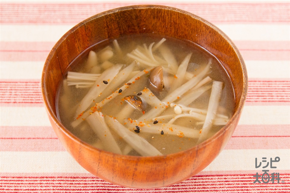 ごぼうときのこのピリ辛七味の味噌汁