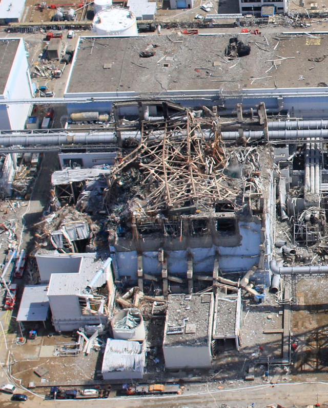 Hi-res aerial photo of Fukushima No.1 nuclear power plant -- 