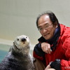 鳥羽水族館 飼育研究部の石原良浩さんとメイ