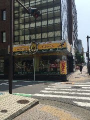 「南藤沢」の大きな交差点を渡り、一つ目の信号【角に釣具屋あり】を左折する