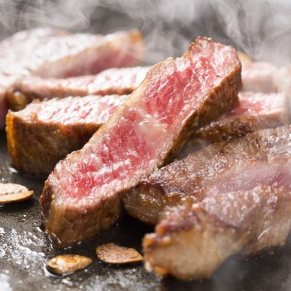 当店自慢の肉料理は上質なものだけを使用！ステーキは絶品♪