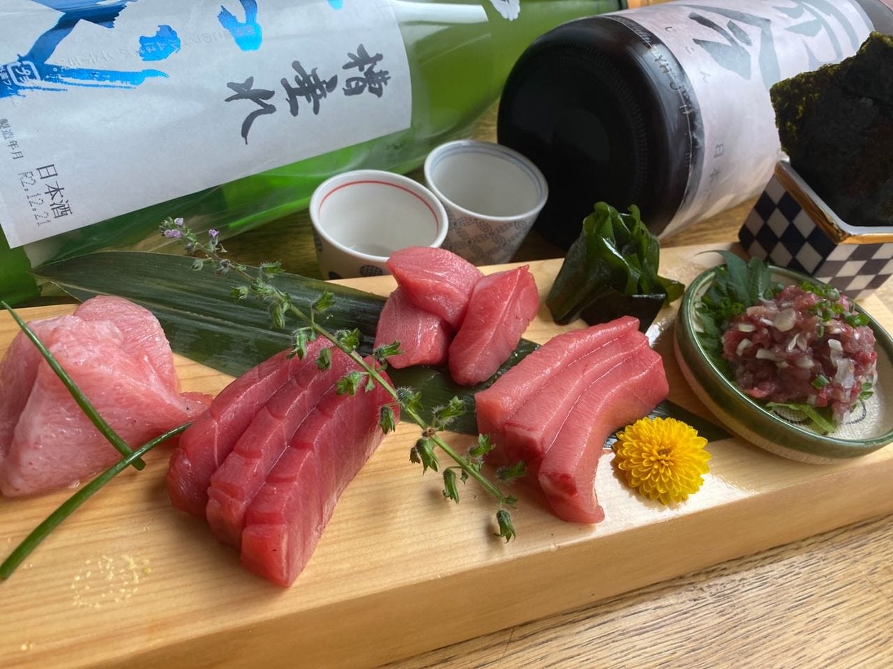 鳥と魚の店 キンクラ 十条店_生本マグロの隅々まで味わえる当店一押しの盛り合わせです。