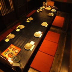 くいもの屋わん 池袋西口公園前店_10名様個室。こちらはテーブル席ではなく、掘りごたつ式です。