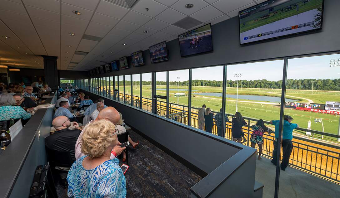 Fans watching Horse Racing at Colonial Downs in New Kent