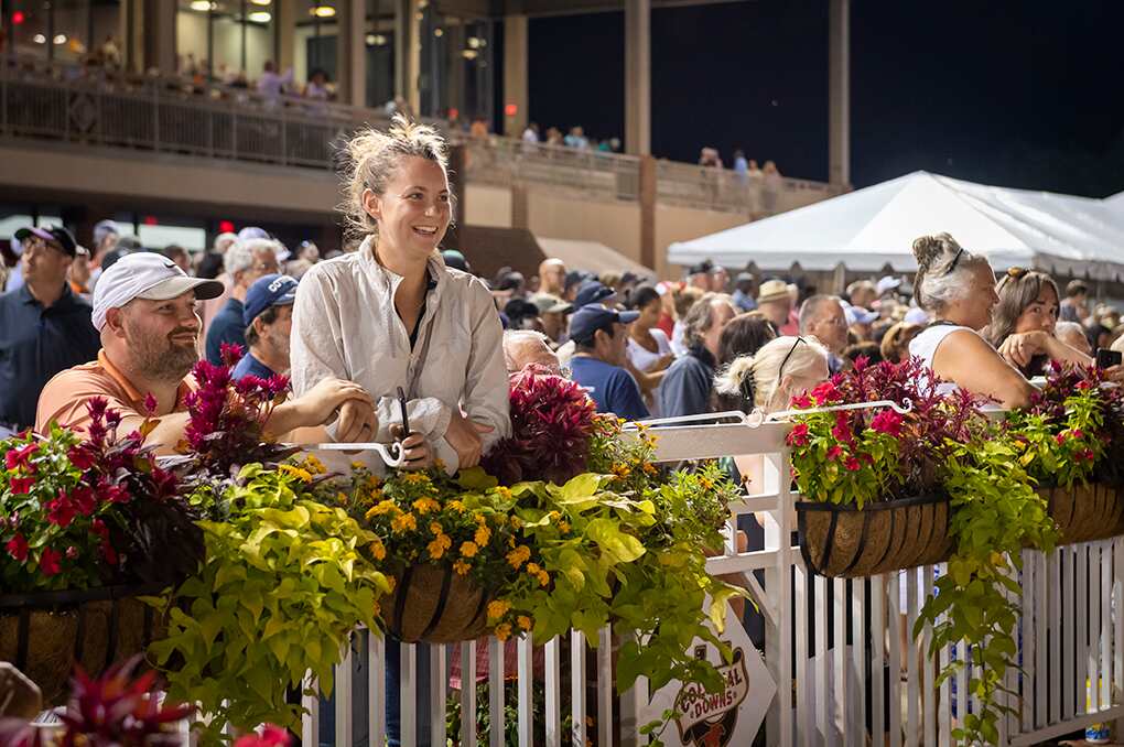 Fans watching Horse Racing at Colonial Downs in New Kent