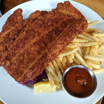 Wienerschnitzel with pommes frites