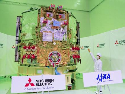 こうのとり後継、ISSへの物資補給機「HTV-X」を公開 三菱電機