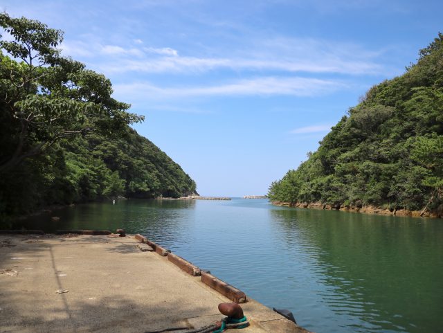 かつての銀の積み出し港であった沖泊の風景