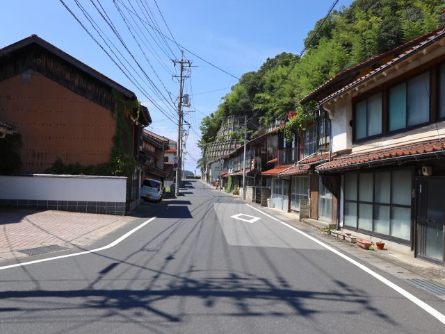 温泉街へと続く温泉津の街並み