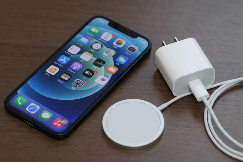 MagSafe充電器とApple 20W USB-C電源アダプタ