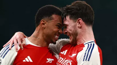 Arsenal golea y recupera la sonrisa en la Champions League