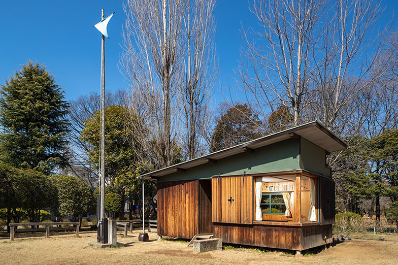 埼玉県さいたま市にあるヒヤシンスハウス。埼玉県さいたま市別所沼公園内にあります。一方に寄せた「片流れ屋根」が目印です（写真提供／秋元さん）